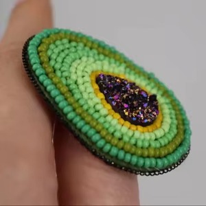 Broche de Lujo Hecho a Mano con Cuentas de Cristal y Bordado Artístico, Joyería de Moda - Product Image 1