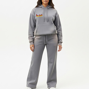 Conjunto de Sudadera con Capucha Gris para Mujer Tallas Grandes 2026, Pantalones Largos Holgados Casuales, Chándal de 2 Piezas con Logotipo Estampado en la Parte Delantera - Product Image 1