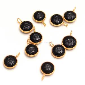Pendentif en argent sterling 925 plaqué or vermeil avec charme fleur sculptée en onyx noir naturel, pierre précieuse onyx noir, bijou cristal de guérison - Product Image 3