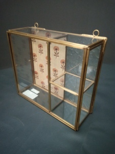 Organisateur cosmétique en verre avec cadre en laiton, avec cadre photo et étagère pour le rangement du maquillage, des bijoux et des bagues - Product Image 5