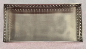 Plateau rectangulaire en métal argenté ajouré, plateau de vanité en métal avec bordure en treillis, plateau de service rectangulaire en métal pour table basse - Product Image 5