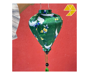 Linterna de Seda de Hoi An, Color Verde Esmeralda, Forma de Ajo, con Diseño de Pájaro Grulla, Linterna Decorativa Colgante de Satén - Product Image 1