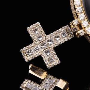 Colgante Conmemorativo Personalizado con Cruz y Piedras, Collar de Homenaje Redondo con Incrustaciones de Diamantes en Plata de Ley 925 Chapada en Oro - Product Image 3