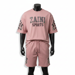 ชุดเสื้อยืดและกางเกงขาสั้นผู้ชาย ผ้าคอตตอนโพลีเทอร์รี่ GSM สูง เนื้อผ้าเรียบ ระบายอากาศดี สีชมพู ประดับโลโก้ด้วยคริสตัล  รับสั่งทำโลโก้ตามแบบ - Product Image 1