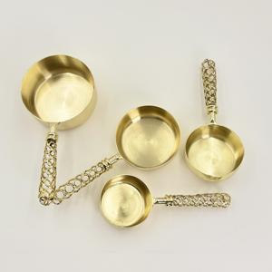 Nuevo Producto Listo para Enviar: Taza Medidora de Acero Inoxidable Dorada con Asa de Alambre de Hierro, Herramientas para Hornear, Utensilios de Medición en India - Product Image 3