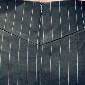 Falda Ajustada Negra con Rayas Finas AKA para Mujer, Falda de Oficina Profesional, Ropa Formal para Hermandades con Estilo Clásico - Product Image 6