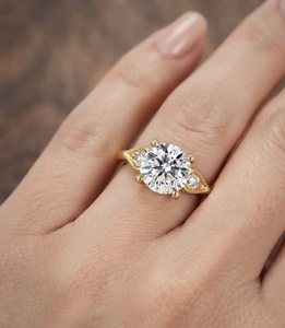 VBSR-791 Prêt à être expédié, certifié or jaune 14 carats, bague à trois pierres tendance, diamant rond de 3,03 carats cultivé en laboratoire, cadeau d'anniversaire - Product Image 1