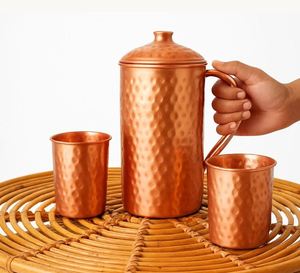 Ensemble de carafes en cuivre pour une présentation de table haut de gamme lors de célébrations, service d'eau, ensemble métallique avec verres, durable, réutilisable, pour la cuisine et la salle à manger. - Product Image 6