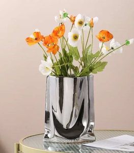 Vase à fleurs en métal élégant, pièce décorative raffinée pour salon, chambre, table et aménagement intérieur. - Product Image 1