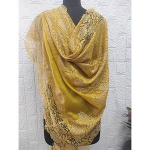 Elegante y Suave Chal de Lana Fina con Encaje Brillante para Mujer, 70x200 cm, Ligero, 80% Lana Fina, 20% Seda, Atemporal - Product Image 2