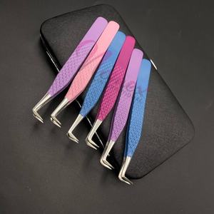 Juego de Pinzas para Lifting de Pestañas de Alta Calidad con Recubrimiento en Polvo de Colores Personalizados, Antibacterianas, Ligeras, con Puntas en Forma de L de 90 Grados - Product Image 3