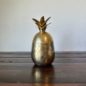 Pièce décorative en laiton faite à la main en forme d'ananas pour table à manger, console et décoration intérieure. - Product Image 1