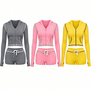 Conjunto de Yoga de Dos Piezas para Mujer con Logotipo Personalizado, Top con Capucha de Manga Larga y Pantalones Cortos, Transpirable y Ecológico, Ropa Deportiva para Primavera/Verano - Product Image 1