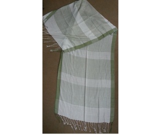Longue écharpe tricotée en viscose avec écharpe de teinture d'hiver à pompon - Product Image 6