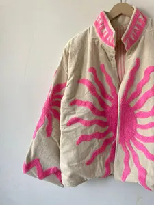Veste en velours crème de luxe Suzani, rose vif, motif soleil brodé, style bohème chic, vêtement d'extérieur d'été à manches longues pour femme - Product Image 3