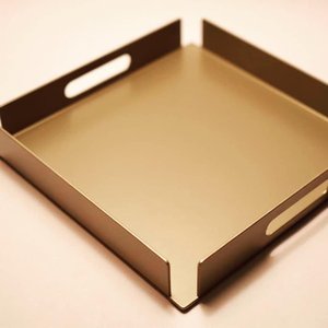 Bandeja de Servir Metálica Plateada con Bordes Ondulados Orgánicos, Plato Decorativo Moderno para Café, Té y Bebidas, Decoración de Mesa - Product Image 3
