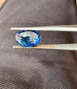 Zafiro Azul Real Natural de 5.05 Ct, Corte Ovalado, Ceilán, Sri Lanka, Azul Intenso, Gema Suelta Preciosa para Joyería Fina - Product Image 3