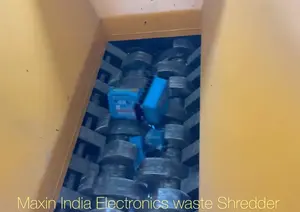 Broyeur de déchets électroniques à double arbre de 500-750 kg/h pour panneaux solaires et cartes PCB - Product Image 3