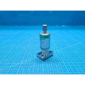 Válvula de Diafragma Miniatura de Precisión CKD MAGD4-01D-W-1, Usada como Pieza de Repuesto para Equipos Semiconductores Legacy - Product Image 1