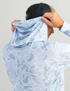 Vente en gros de chemises de pêche personnalisées UPF50 à séchage rapide, respirantes, imperméables, à manches longues, offrant une protection performante, et sweats à capuche pour la pêche. - Product Image 3