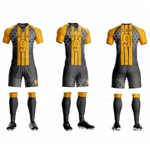 Tenue de football sur mesure de haute qualité, design personnalisé, séchage rapide, respirante, légère, ensemble de tenue de football de haute qualité en polyester - Product Image 4