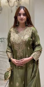 Ensemble haut, pantalon et dupatta en soie romaine avec broderie fantaisie et travail de sequins, entièrement cousu, avec doublure en micro-coton, tenue de fête MHI 906 - Product Image 1
