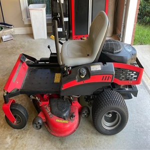 เครื่องตัดหญ้า Gravely ที่มีประสิทธิภาพในการตัดหญ้าสูง ทนทานต่อการใช้งาน ควบคุมง่าย และดูแลสนามหญ้าได้อย่างมั่นคง - Product Image 1
