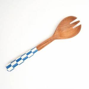 Service à salade artisanal de qualité supérieure en bois d'acacia et résine, cuillères à salade et à fruits en provenance d'Inde, en vente. - Product Image 1