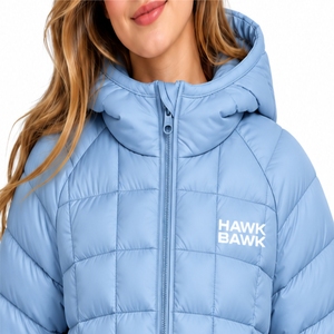 Blouson matelassé à capuche pour femme – Style décontracté et moderne, avec fermeture éclair et logo sur le devant - Product Image 4