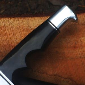 Couteau Bowie artisanal en acier inoxydable, bord partiellement dentelé, manche en Micarta, étui en cuir, pour camping et usage extérieur 3 - Product Image 3