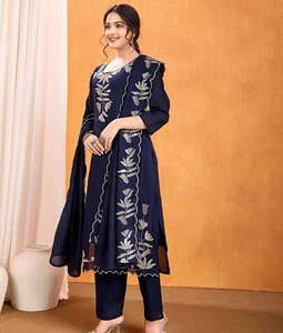 Ensemble Salwar Kameez en rayonne brodée bleue pour femmes, tenue traditionnelle indienne et pakistanaise, décontractée, pour mariage et fêtes, toutes saisons, recyclée - Product Image 1