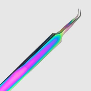 แหนบดัดขนตาสแตนเลสสตีลความแม่นยำสูง Surtechs รุ่น DH-648 พร้อมเคลือบสีรุ้ง ขนาด 10 มม. ปลายเรียบสำหรับการใช้งานที่ละเอียด - Product Image 3