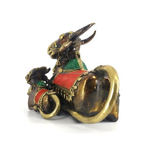 Statue artisanale en laiton de vache et veau en position assise, statue de Nandi assise - Product Image 2