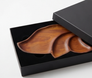 Plato de servir de madera con forma de hoja, hecho a mano, diseño minimalista, bandeja para servir postres y bocadillos, ideal para eventos en el hogar o restaurantes. - Product Image 6