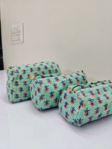 Set de Bolsas Cosméticas Acolchadas Reutilizables con Cremallera, Estampado Artesanal, Estuche de Esponja para Maquillaje, Kit de Viaje de Algodón Indio, Hecho a Mano en Jaipur - Product Image 1