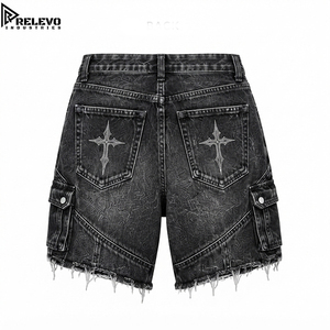 Short en jean cargo noir délavé style Y2K avec motifs étoiles tribales, poches latérales utilitaires et ourlet effiloché vieilli - Product Image 2
