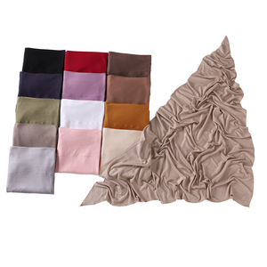 Lot de 2026 Hijabs Musulmans Unis pour Femmes – Tissu Léger et Doux – Fournisseur de Voiles Islamiques - Product Image 4