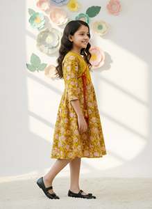 Angrakha Kurta con Estampado Floral para Mujer, Color Verde, Atuendo Étnico Elegante, Cómodo, de Secado Rápido, Moda Tradicional de Verano - Product Image 4