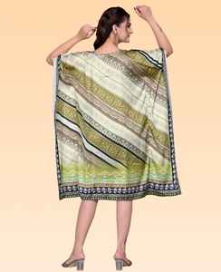 Robe Kaftan Courte pour Femme – Imprimé Paon Ethnique Jaune et Vert, Tunique Ample Festive - Product Image 5