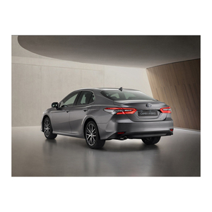 Toyota Camry híbrido con bajas emisiones y alta eficiencia - Product Image 1