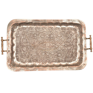 Bandeja de cobre repujada artesanal con asa de latón, plato decorativo de metal con diseño floral en relieve para bodas, hoteles y restaurantes. - Product Image 1