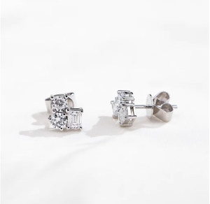 Pendientes de Diamantes de Tres Piedras con Corte Esmeralda Brillante en Oro Blanco de 18K para Mujer, Cultivados en Laboratorio, Certificados por IGI, Estilo Clásico, 5-6gm - Product Image 1