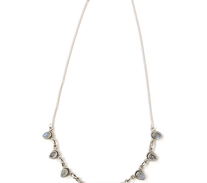 Collier élégant et minimaliste en pierre de lune, tendance, fabriqué en argent sterling, pour toutes les occasions. - Product Image 4