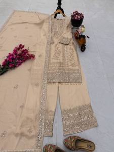 Traje Salwar Tradicional Beige para Mujer, Bordado en Algodón, Corte Holgado, Largo hasta el Tobillo, Estilo Étnico de India y Pakistán para Bodas - Product Image 1