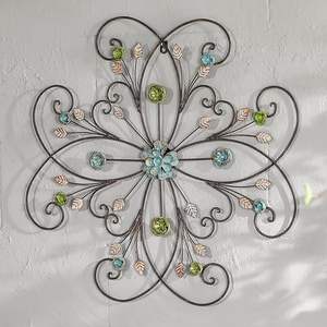 Pieza de arte colgante de pared de hierro negro elegante y personalizable para la decoración de pared con estilo en la sala de estar y el dormitorio de un hogar moderno. - Product Image 1