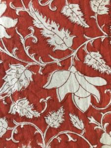 Tissu en coton imprimé à la main – Motif floral classique Moghol |   Rouge et Blanc |   Textile indien fait main - Product Image 3