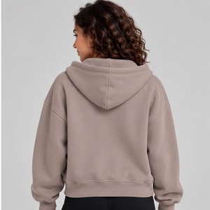Sweat à capuche zippé beige pour femme, avec petit logo personnalisé, en molleton court, coupe épaules tombantes, style streetwear, meilleures ventes - Product Image 4