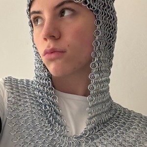 Armadura Medieval de Acero para Dama, Capa y Coif, Estilo Antiguo Moderno, Disfraz Personalizado para Cosplay SCA - Product Image 1