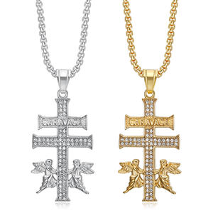 Colgante Cruz de Caravaca con Ángeles, Chapado en Oro Sólido, Moissanita y Diamantes Engastados en Canal, Amuleto Religioso, Joyería Unisex - Product Image 4