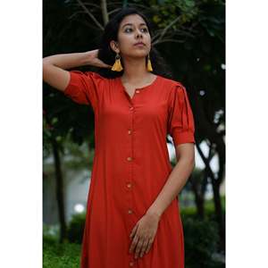 ชุดเดรสลำลองชิบุยสีแดงสนิม แบบเปิดด้านหน้า จับจีบ - Product Image 4